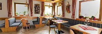 Trenker Hotel